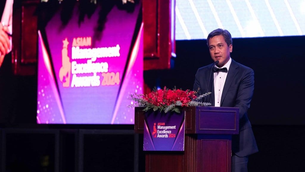 CEO Pertamina NRE Raih Indonesian Executive of The Year CEO Pertamina NRE Raih Indonesian Executive of The Year
