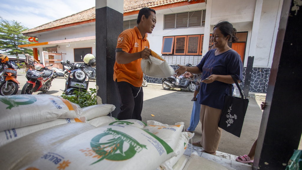 Bulog: Penyaluran Bantuan Pangan Dilanjutkan 15 Februari 2024 Bulog: Penyaluran Bantuan Pangan Dilanjutkan 15 Februari 2024