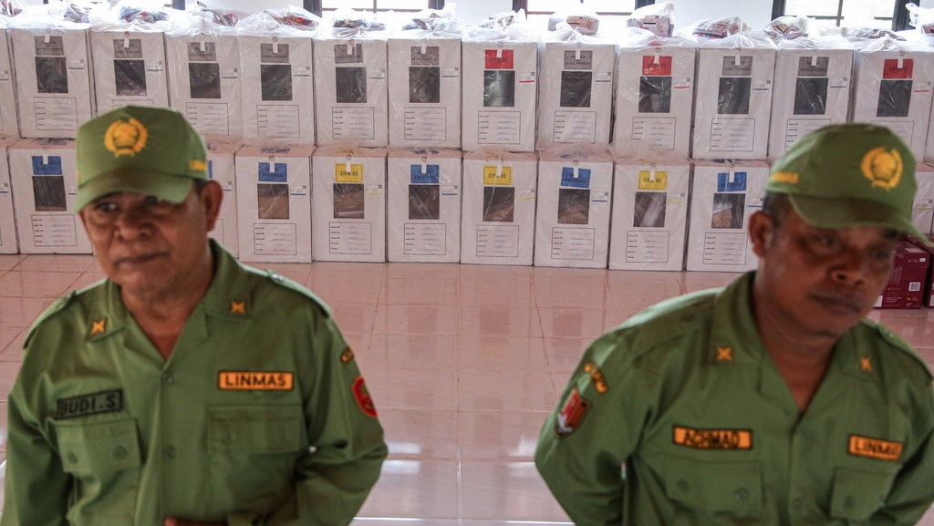 Menko PMK Beri Santunan ke Ahli Waris Petugas Pemilu Meninggal Menko PMK Beri Santunan ke Ahli Waris Petugas Pemilu Meninggal