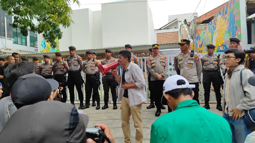 Tak Terima Disebut Preman, Pedemo Tuntut ICW untuk Meminta Maaf Tak Terima Disebut Preman, Pedemo Tuntut ICW untuk Meminta Maaf