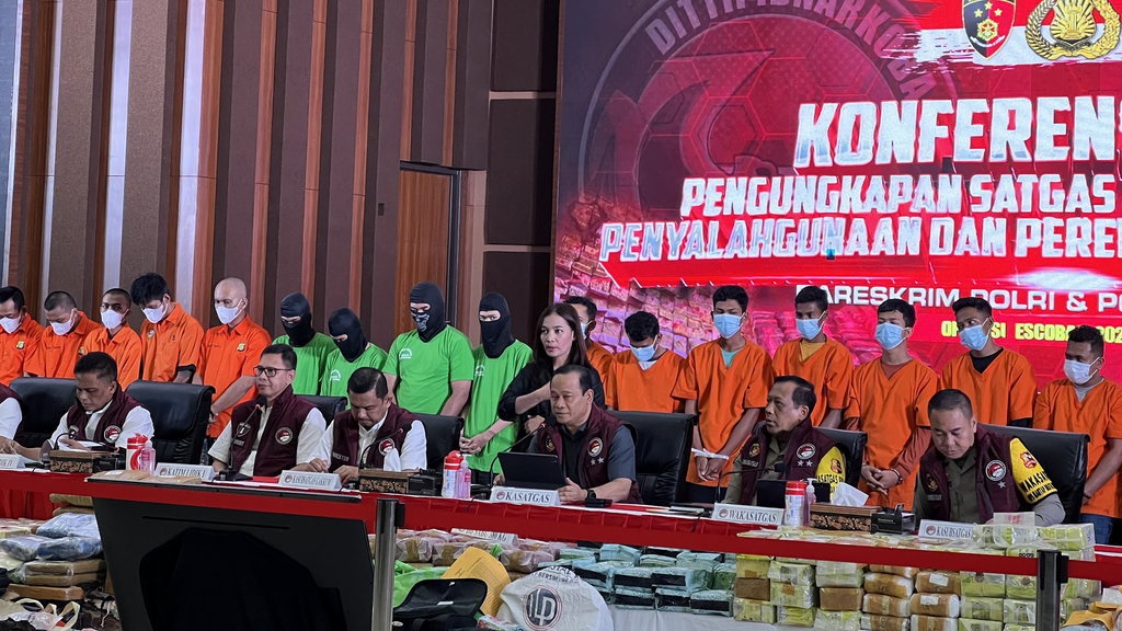 Polri Tangkap 22.150 Tersangka Peredaran Narkoba Dalam 6 Bulan Polri Tangkap 22.150 Tersangka Peredaran Narkoba Dalam 6 Bulan