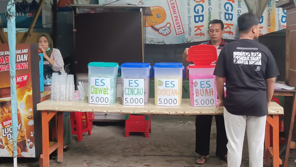 Pedagang Takjil Musiman Berburu Omzet, Cuan hingga Rp500 Ribu Pedagang Takjil Musiman Berburu Omzet, Cuan hingga Rp500 Ribu
