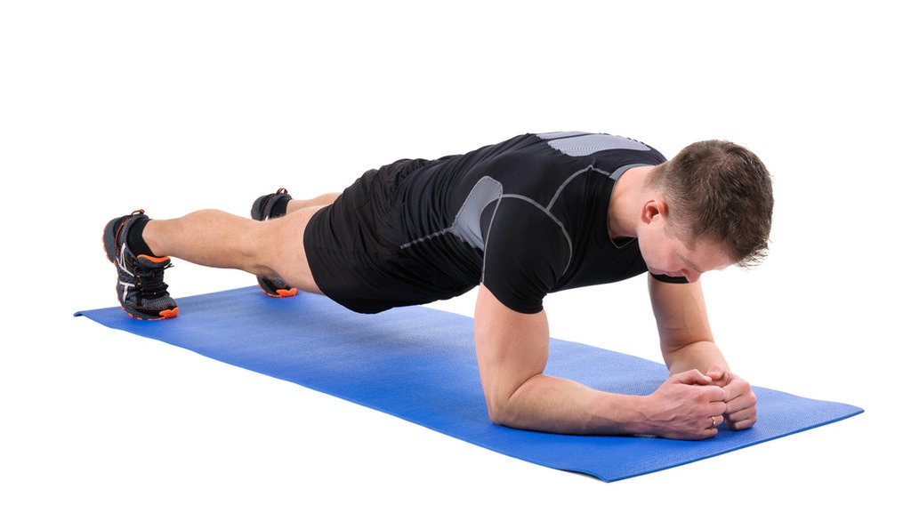 Manfaat Plank untuk Pria dan Cara Melakukannya Manfaat Plank untuk Pria dan Cara Melakukannya