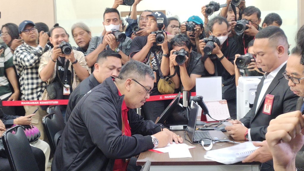 Menerka Peluang Gugatan Sengketa Pilpres Tim AMIN dan TPN di MK Menerka Peluang Gugatan Sengketa Pilpres Tim AMIN dan TPN di MK