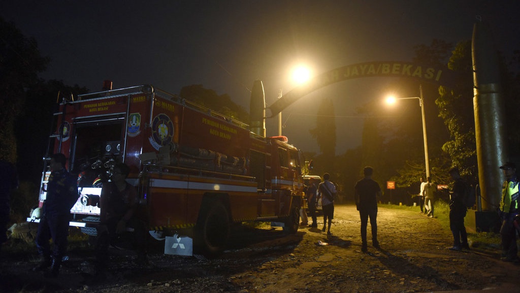 Gudang Amunisi TNI Terbakar: Pendinginan 10 Jam, TKP Rata Tanah Gudang Amunisi TNI Terbakar: Pendinginan 10 Jam, TKP Rata Tanah