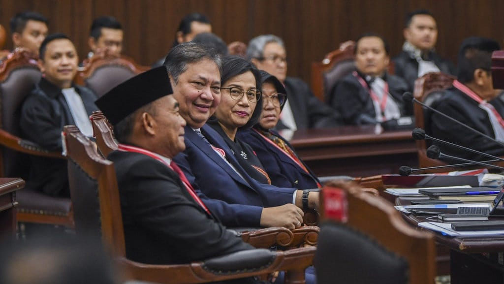 Ketua MK Tanyakan Bisa Tidaknya Bansos Diberikan 2 Kementerian Ketua MK Tanyakan Bisa Tidaknya Bansos Diberikan 2 Kementerian
