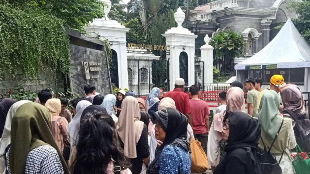 Pengunjung Kebun Raya Bogor Tembus 10 Ribu Selama Libur Lebaran Pengunjung Kebun Raya Bogor Tembus 10 Ribu Selama Libur Lebaran
