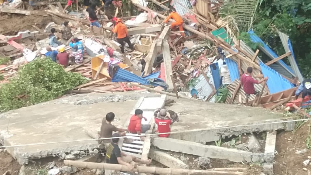 Longsor Tana Toraja: 18 Orang Meninggal, 77 Warga Mengungsi Longsor Tana Toraja: 18 Orang Meninggal, 77 Warga Mengungsi