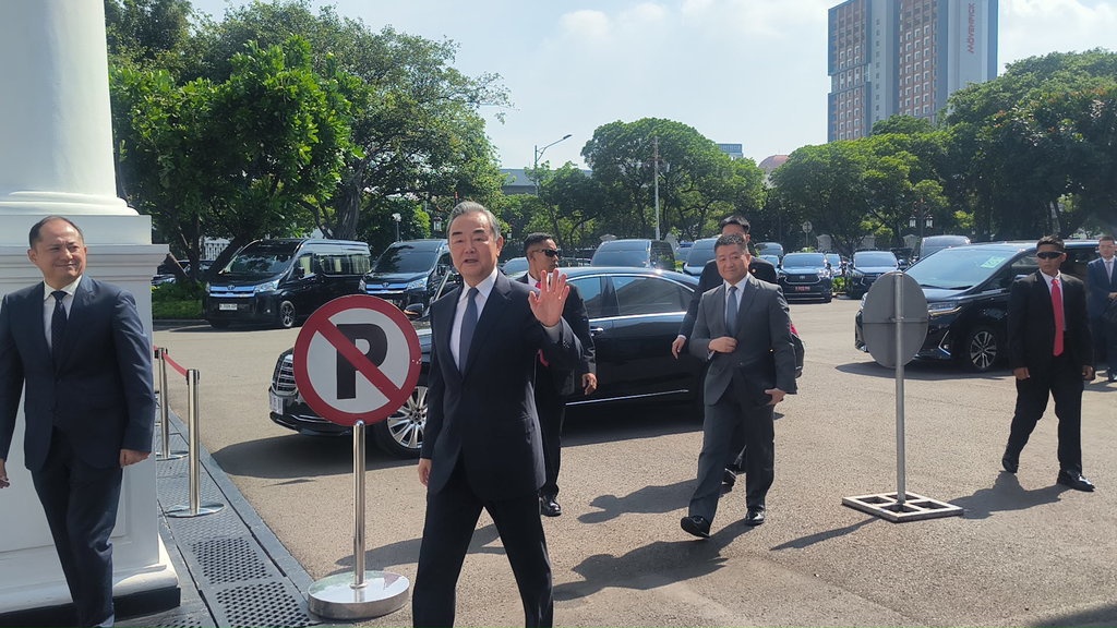Jokowi Minta Cina Percepat Kajian Kereta Cepat Lanjut Surabaya Jokowi Minta Cina Percepat Kajian Kereta Cepat Lanjut Surabaya