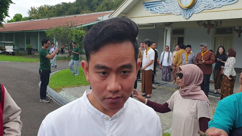 Respons Gibran soal Isu Dukung Mangkunegara X di Pilkada Solo Respons Gibran soal Isu Dukung Mangkunegara X di Pilkada Solo