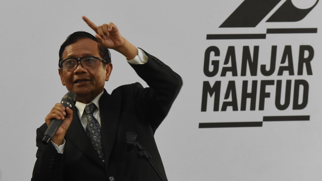 Mahfud MD Desak Presiden Selesaikan Kasus Penguntitan Jampidsus Mahfud MD Desak Presiden Selesaikan Kasus Penguntitan Jampidsus