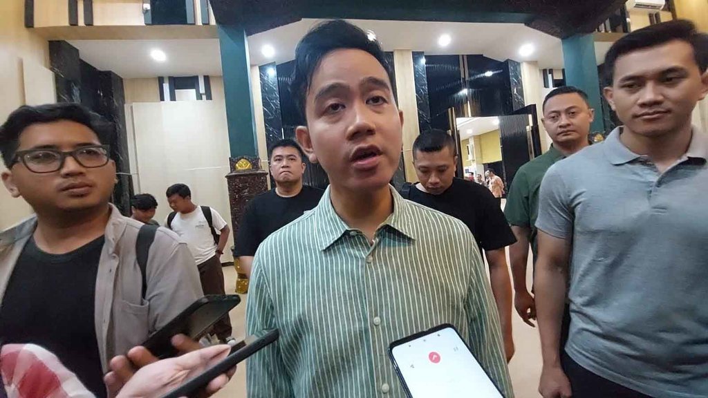 Gibran Akui Belum Bergabung ke Partai Mana pun Setelah dari PDIP Gibran Akui Belum Bergabung ke Partai Mana pun Setelah dari PDIP