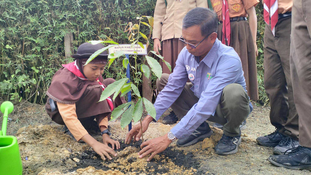 ANJ Membangun Kader Konservasi Muda Melalui Program Edukasi ANJ Membangun Kader Konservasi Muda Melalui Program Edukasi