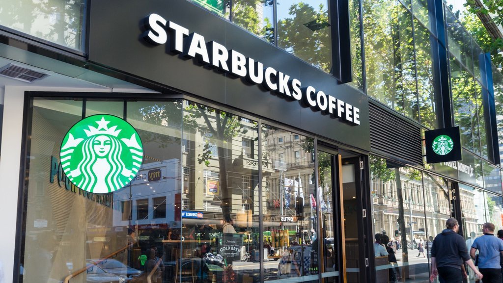 Pekerja Starbucks Mogok Tuntut Kenaikan Gaji pada Red Cup Day Pekerja Starbucks Mogok Tuntut Kenaikan Gaji pada Red Cup Day