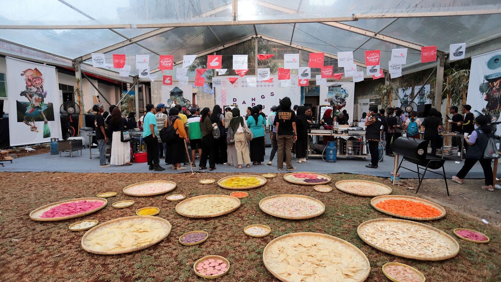 Saling Silang Praktik Seni dalam Skema Lumbung Saling Silang Praktik Seni dalam Skema Lumbung