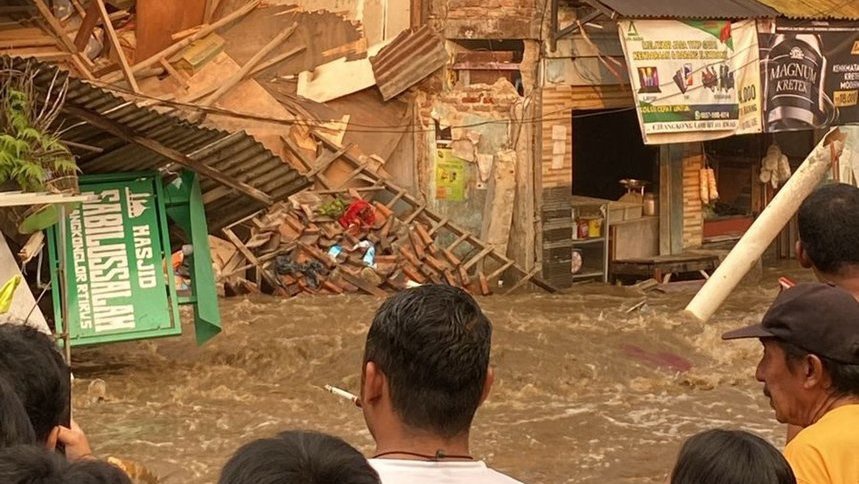 Pipa PDAM Kota Bandung Jebol, 90 Ribu Pelanggan Akan Terdampak Pipa PDAM Kota Bandung Jebol, 90 Ribu Pelanggan Akan Terdampak