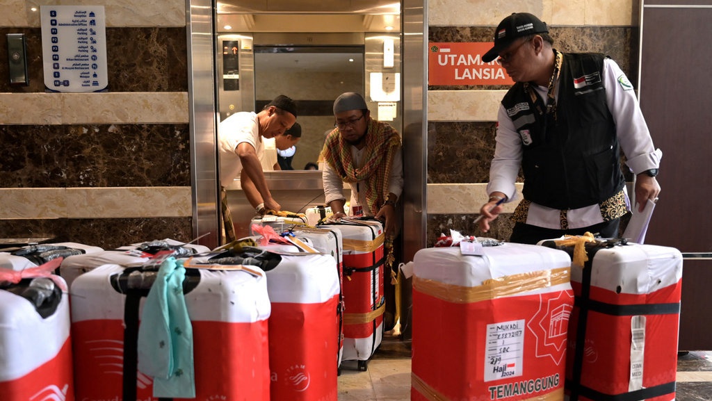Jemaah Haji Dilarang Membawa Air Zamzam di Tas Kabin Jemaah Haji Dilarang Membawa Air Zamzam di Tas Kabin