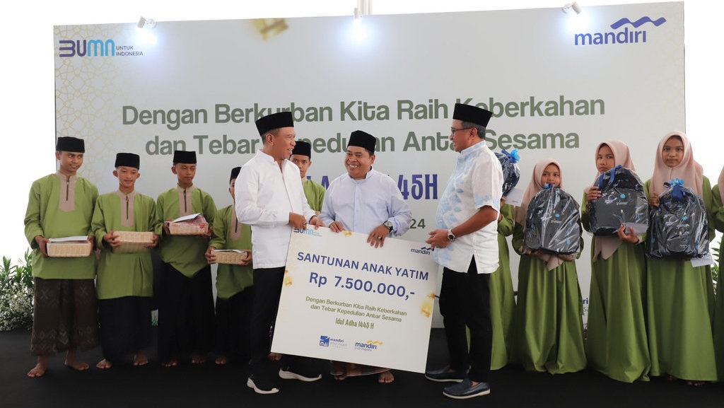 Idul Adha 2024, Bank Mandiri Bagikan Daging Kurban ke Masyarakat Idul Adha 2024, Bank Mandiri Bagikan Daging Kurban ke Masyarakat