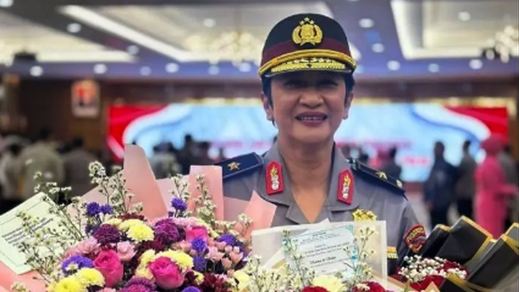 Biodata dr Sumy Hastry Purwanti, Suami, dan Jejak Kariernya Biodata dr Sumy Hastry Purwanti, Suami, dan Jejak Kariernya