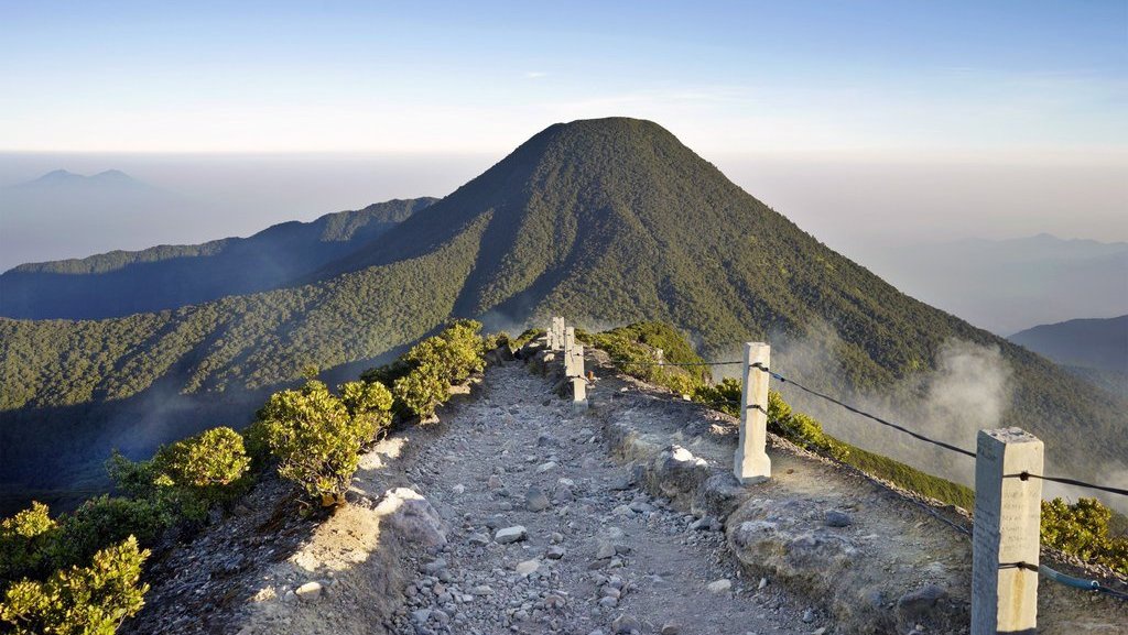 10 Gunung Tertinggi di Jawa Barat, Pangrango hingga Ciremai 10 Gunung Tertinggi di Jawa Barat, Pangrango hingga Ciremai