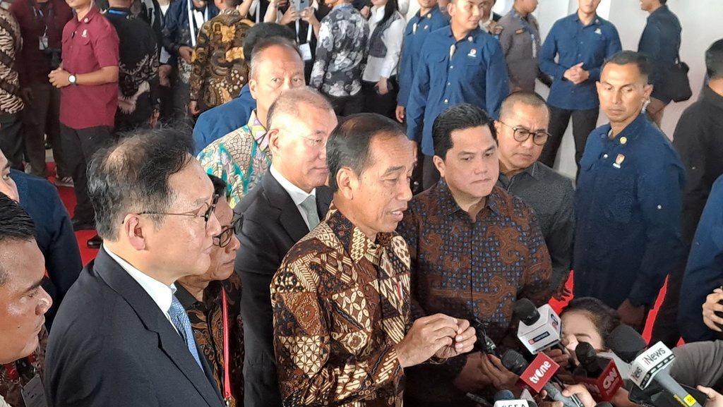 Jokowi Optimistis Kendaraan Listrik Indonesia Siap Saingi Dunia Jokowi Optimistis Kendaraan Listrik Indonesia Siap Saingi Dunia