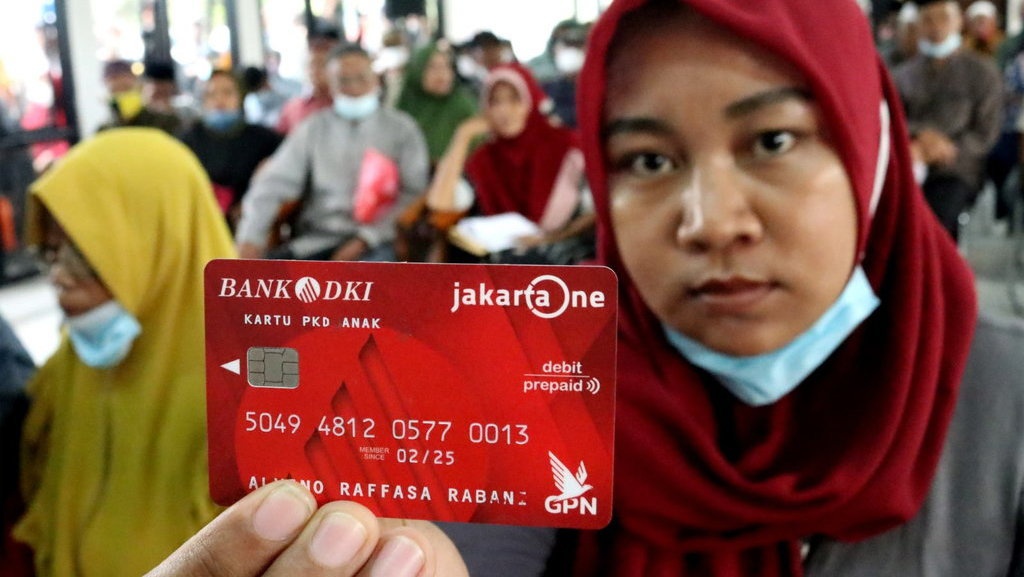 Dinsos DKI Bagikan Kartu ATM ke 78.097 Penerima Bansos PKD Baru Dinsos DKI Bagikan Kartu ATM ke 78.097 Penerima Bansos PKD Baru