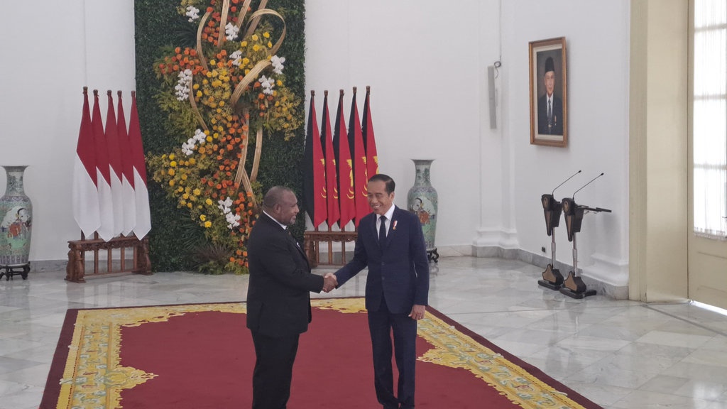 Jokowi: PLN Sudah Aliri Listrik di Perbatasan RI-Papua Nugini Jokowi: PLN Sudah Aliri Listrik di Perbatasan RI-Papua Nugini