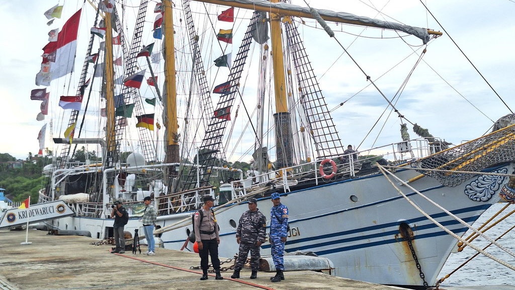 Suka Duka 9 Hari Mengarungi Lautan Bersama KRI Dewaruci Suka Duka 9 Hari Mengarungi Lautan Bersama KRI Dewaruci
