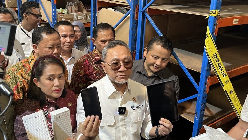 Satgas Impor Ilegal Sita HP hingga Baju Senilai Rp40 Miliar Satgas Impor Ilegal Sita HP hingga Baju Senilai Rp40 Miliar