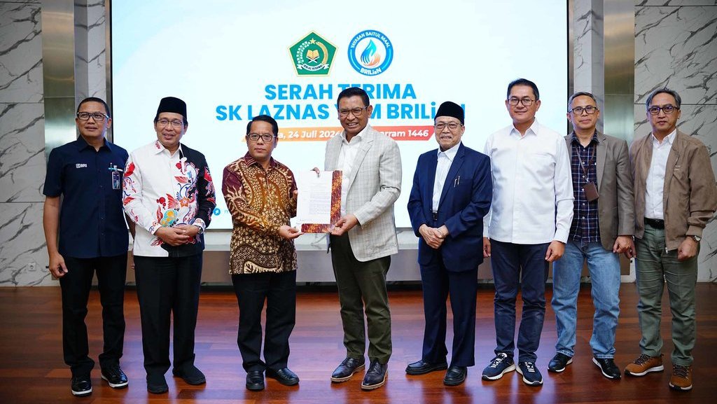Kemenag Serahkan SK Izin Operasional LAZ Nasional ke YBM BRILiaN Kemenag Serahkan SK Izin Operasional LAZ Nasional ke YBM BRILiaN