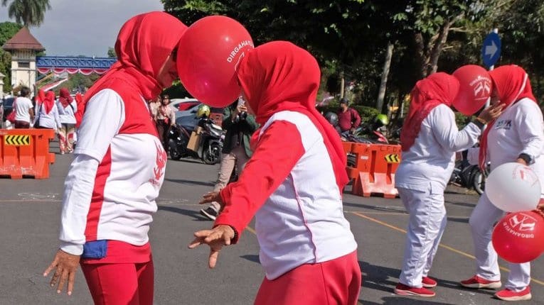 55 Ide Lomba 17 Agustus 2025 buat Ibu-ibu yang Heboh dan Menarik 55 Ide Lomba 17 Agustus 2025 buat Ibu-ibu yang Heboh dan Menarik