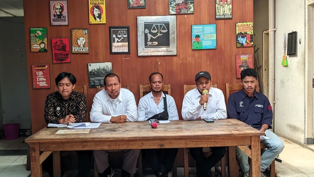Penggusuran Ribuan PKL di Kawasan Candi Borobudur Tuai Protes Penggusuran Ribuan PKL di Kawasan Candi Borobudur Tuai Protes