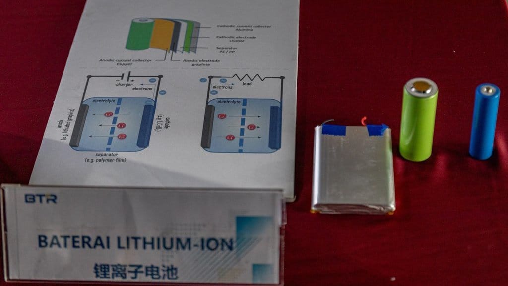 6 Contoh Perubahan Energi Kimia Menjadi Listrik & Cara Kerjanya 6 Contoh Perubahan Energi Kimia Menjadi Listrik & Cara Kerjanya