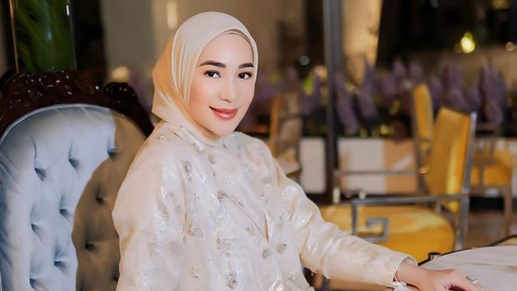 Profil Rien Wartia Trigina atau Erin Istri Andre Taulany Profil Rien Wartia Trigina atau Erin Istri Andre Taulany
