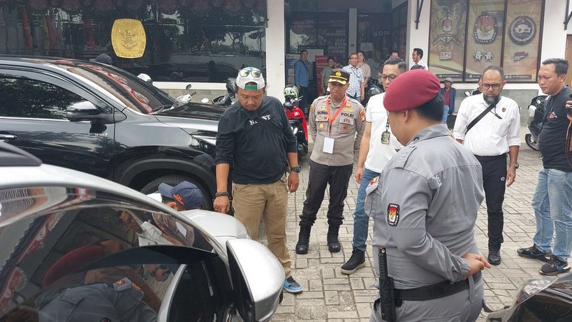Kantor KPU Jakut Dikirim Bangkai Ayam Berisi Surat Ancaman Kantor KPU Jakut Dikirim Bangkai Ayam Berisi Surat Ancaman
