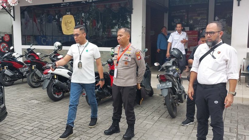 Polisi Ambil Rekaman CCTV demi Usut Teror Bangkai Ayam KPU Jakut Polisi Ambil Rekaman CCTV demi Usut Teror Bangkai Ayam KPU Jakut
