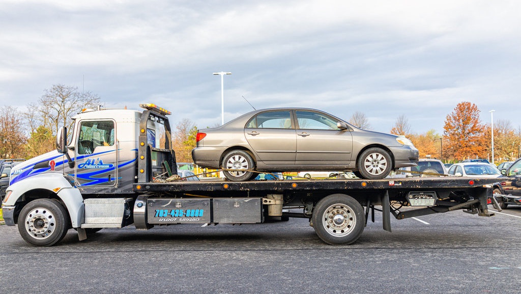 Mengenal Towing Mobil, Biaya, dan Bedanya dengan Derek Mengenal Towing Mobil, Biaya, dan Bedanya dengan Derek