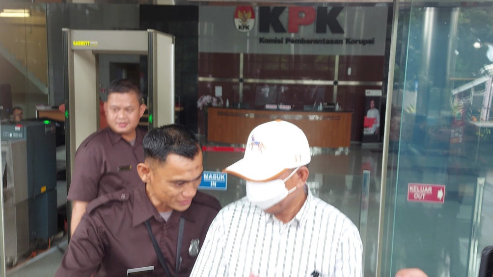 Ketua DPRD Malut Dicecar soal Pembangunan Kantor PDIP oleh KPK Ketua DPRD Malut Dicecar soal Pembangunan Kantor PDIP oleh KPK
