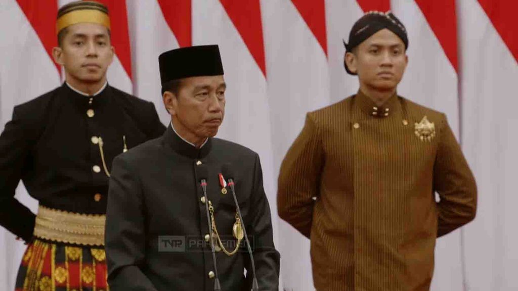 Jokowi: Hilirisasi Buka Lapangan Kerja & Pendapatan Negara Naik Jokowi: Hilirisasi Buka Lapangan Kerja & Pendapatan Negara Naik