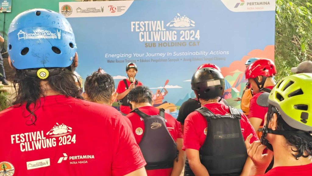 Meriahkan HUT RI, Pertamina Gelar Pengibaran Bendera Bawah Laut Meriahkan HUT RI, Pertamina Gelar Pengibaran Bendera Bawah Laut