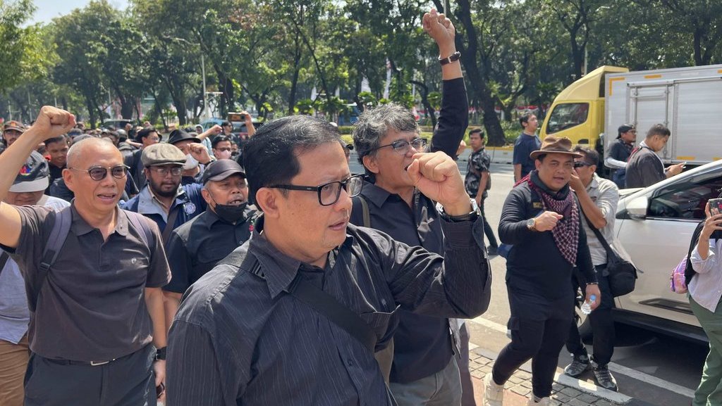 Massa Aksi Depan MK Suarakan Boikot Pilkada 2024 Massa Aksi Depan MK Suarakan Boikot Pilkada 2024