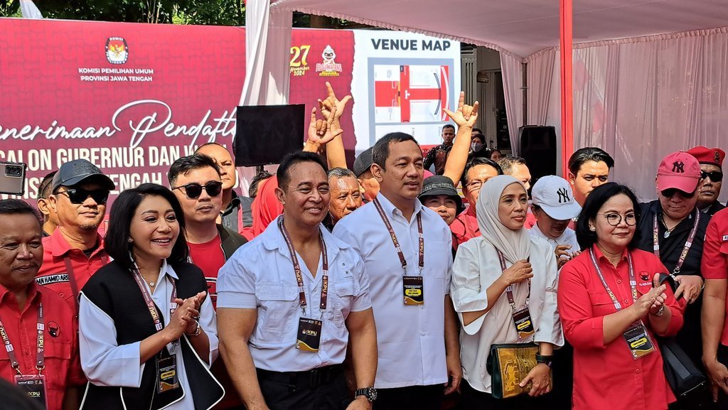 Andika-Hendi Daftar ke KPU Jateng, Optimistis Meski Lawan Kuat Andika-Hendi Daftar ke KPU Jateng, Optimistis Meski Lawan Kuat