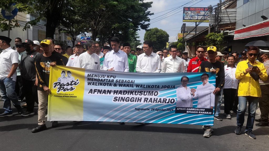 Diantar Cucu Sultan, Afnan-Singgih Daftar Maju Pilwalkot Yogya Diantar Cucu Sultan, Afnan-Singgih Daftar Maju Pilwalkot Yogya