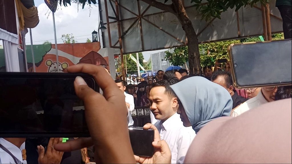Respati-Astrid Widayani Daftar Pilkada Solo Diusung KIM Plus Respati-Astrid Widayani Daftar Pilkada Solo Diusung KIM Plus