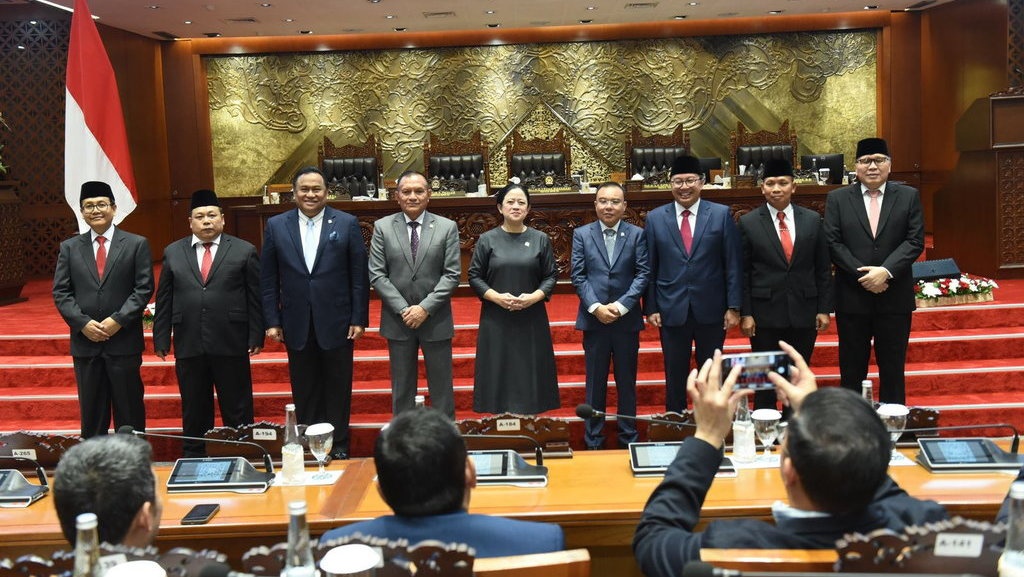 DPR Sahkan Iffa Rosita sebagai Anggota KPU Pengganti Hasyim DPR Sahkan Iffa Rosita sebagai Anggota KPU Pengganti Hasyim