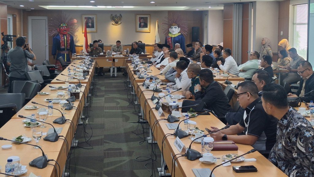 Ketua DPRD DKI Tunda Umumkan Pimpinan Dewan dan Struktur Fraksi Ketua DPRD DKI Tunda Umumkan Pimpinan Dewan dan Struktur Fraksi