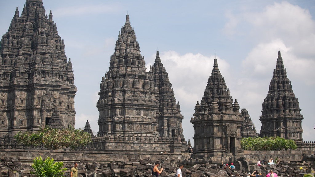 Legenda Candi Prambanan & Hubungannya dengan Roro Jonggrang Legenda Candi Prambanan & Hubungannya dengan Roro Jonggrang