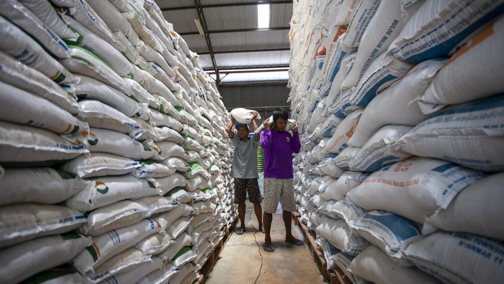 Stok Beras Melimpah, Prabowo Ingin Bangun Gudang Darurat Bulog Stok Beras Melimpah, Prabowo Ingin Bangun Gudang Darurat Bulog