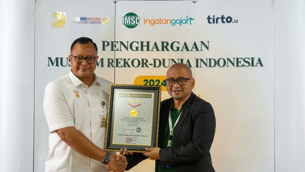 Pelajar Indonesia Cetak Rekor MURI Dunia Mengingat Kata Asing Pelajar Indonesia Cetak Rekor MURI Dunia Mengingat Kata Asing