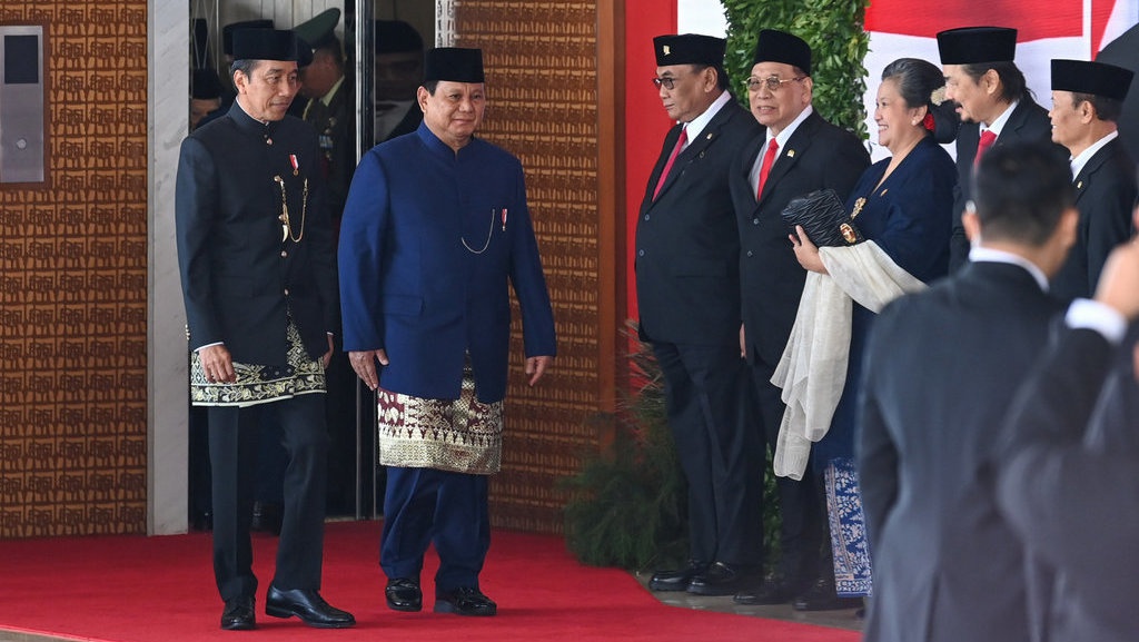 Jokowi Pulang ke Solo Naik Pesawat AU, Diantar Prabowo & Menteri Jokowi Pulang ke Solo Naik Pesawat AU, Diantar Prabowo & Menteri